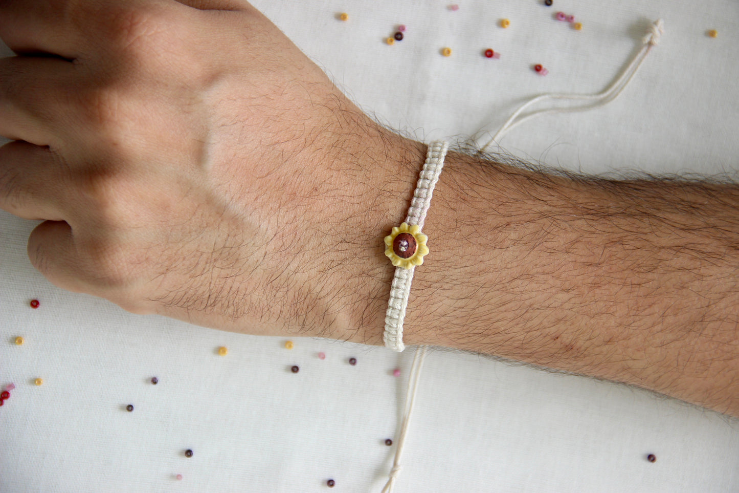 Minimalist Sunflower Charm Single Rakhi | White
