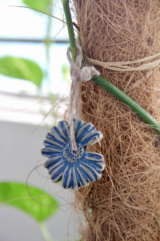 Ceramic Daisy Garden Charm | Blue