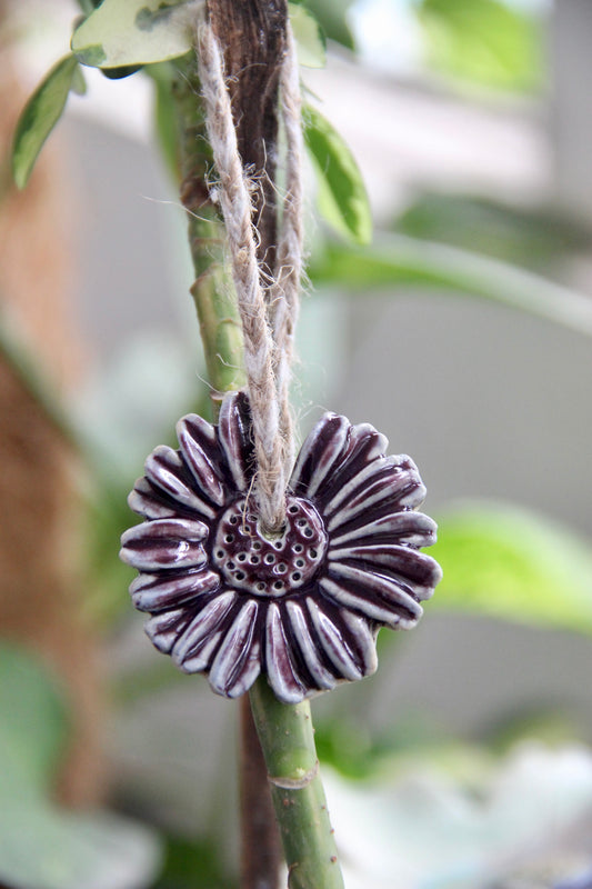 Ceramic Daisy Garden Charm | Grape