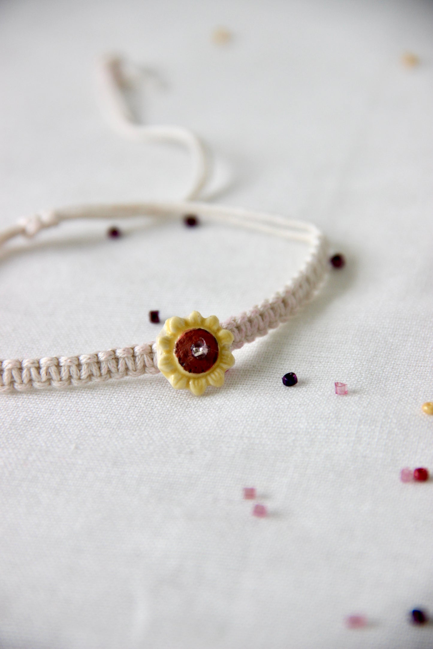 Minimalist Sunflower Charm Single Rakhi | White