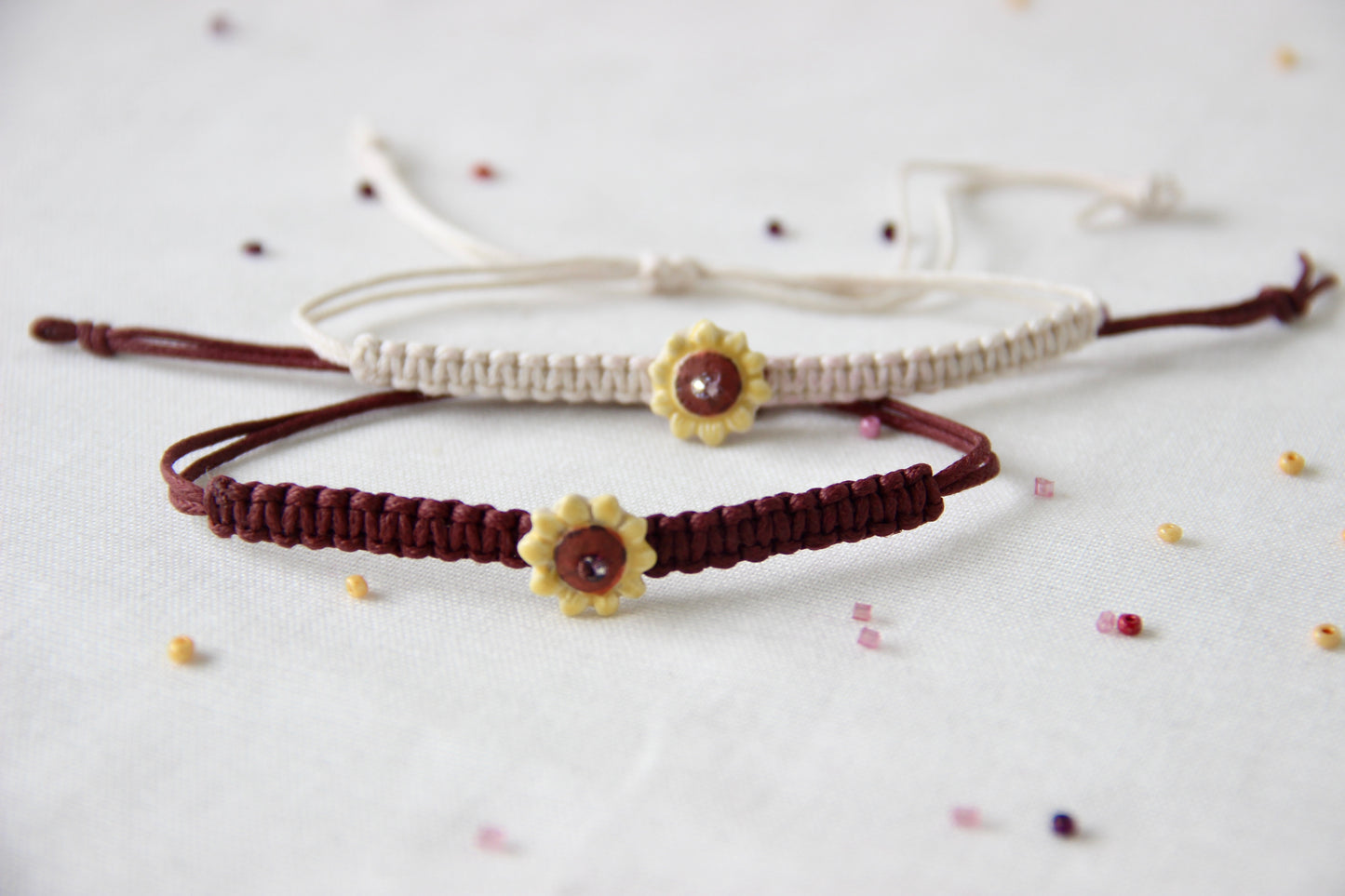 Minimalist Sunflower Charm Single Rakhi | White