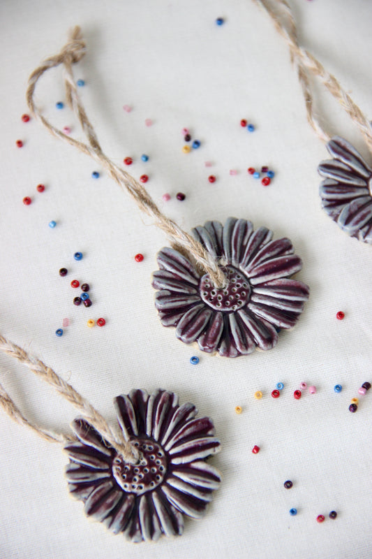 Ceramic Daisy Garden Charm | Grape
